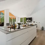 4 Bedroom Stunning In Hébergement de vacances *