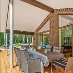 4 Bedroom Stunning In Hébergement de vacances *