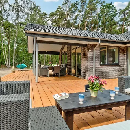 4 Bedroom Stunning In Hébergement de vacances Neksø