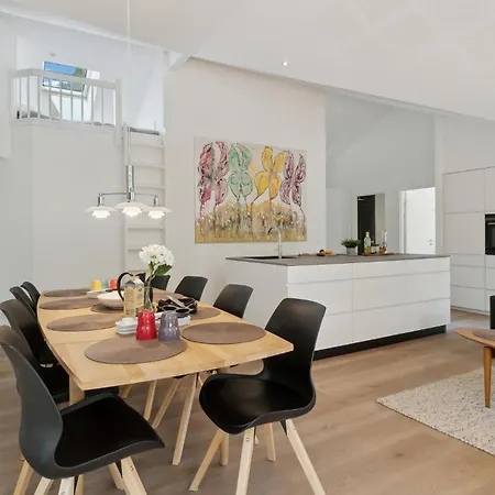 4 Bedroom Stunning In Hébergement de vacances Neksø